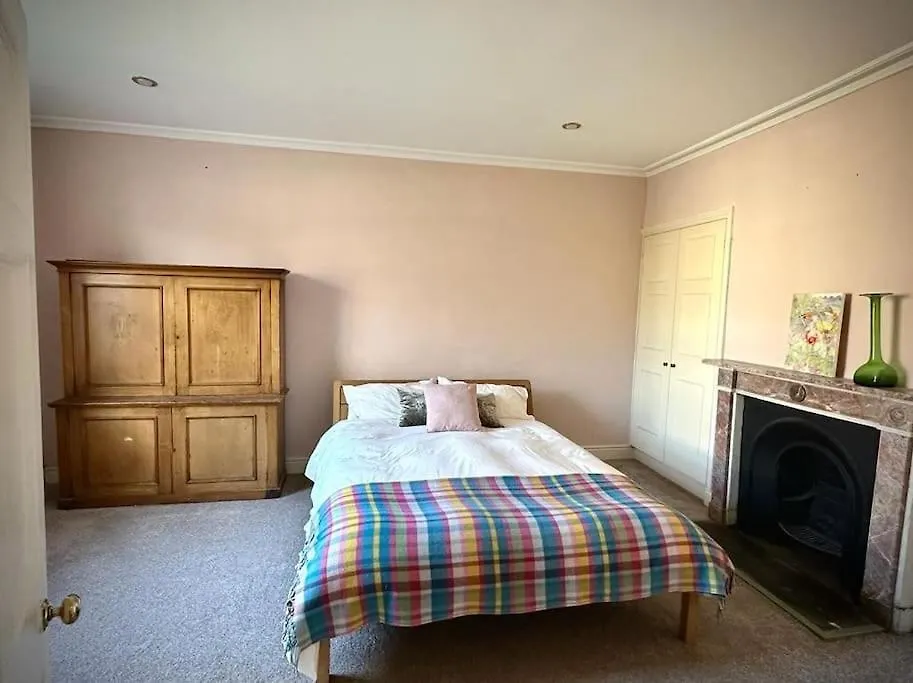 בית נופש הוילה Large Georgian House In Heart Of אקסטר